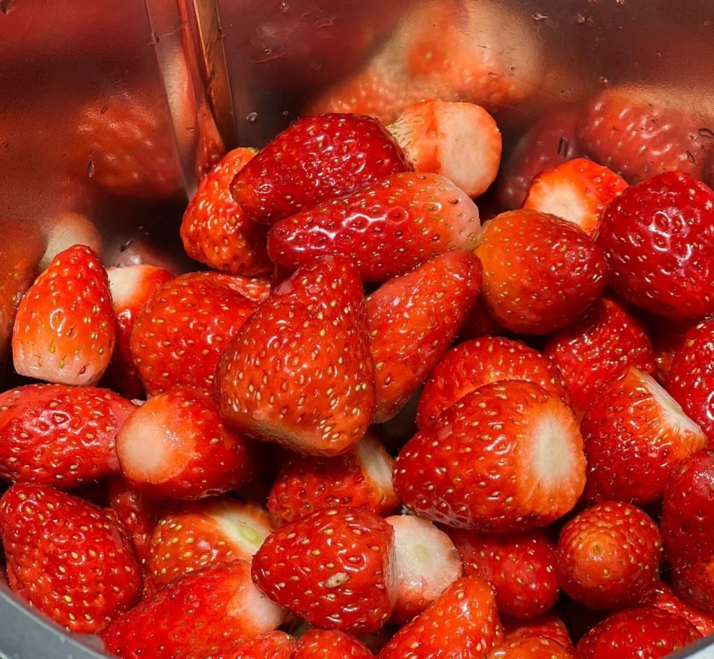 “Sên” Mứt Tết: Khi Sự Ngọt Ngào Được Kết Tinh Từ Lửa Và Sự Kiên&nbsp;Nhẫn