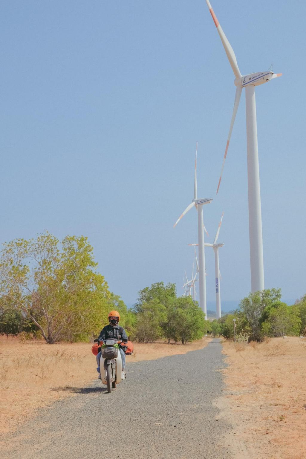 Hành Trang Quay Lại Phố: Những Chiếc Thùng Xốp “Nặng Tình” & Cú “Switch” Sang Chế Độ Người Lớn