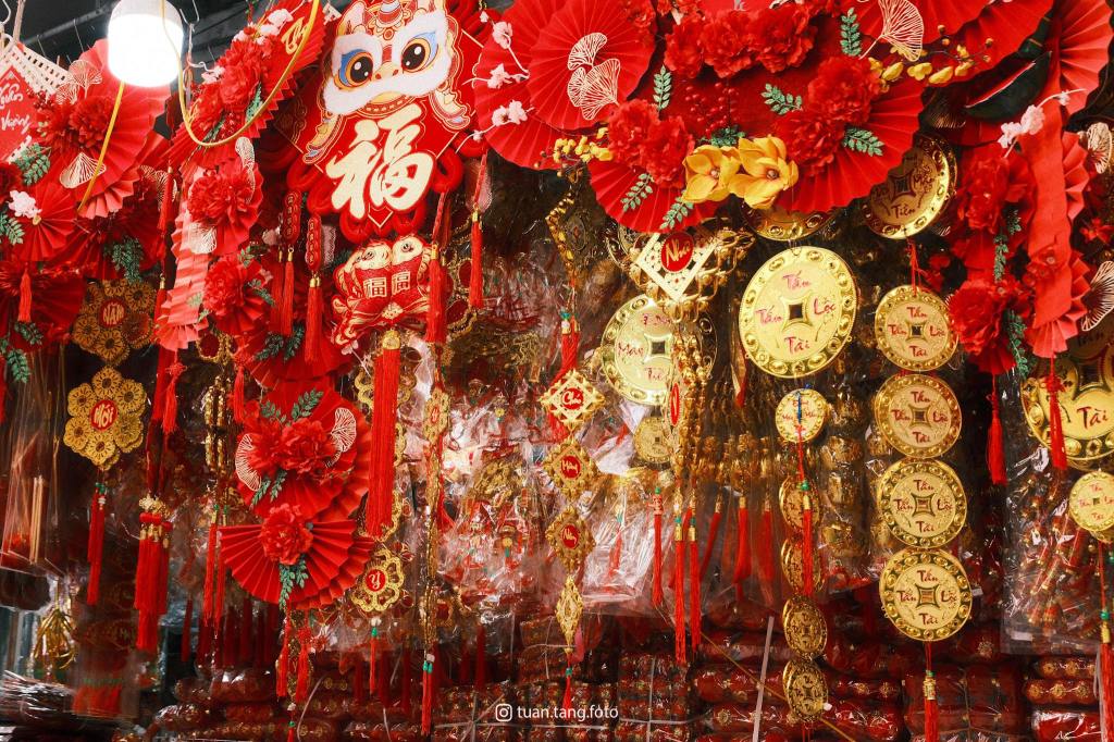 Chợ Tết Truyền Thống: Bản Giao Hưởng Của Mùi Hương, Màu Sắc Và Những Lời Mặc Cả Dễ&nbsp;Thương