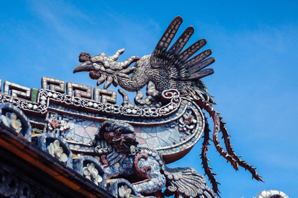 Từ Đống Chén Bát Vỡ Đến Con Rồng Trên Mái Chùa: Nghệ Thuật “Khảm Sành” & Tư Duy Biến Thất Bại Thành Kiệt&nbsp;Tác