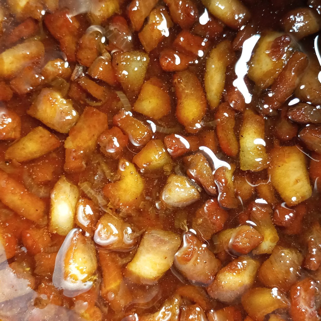 Tại Sao Nồi Kho Quẹt “Vét Sạch” Lại Đắt Giá Hơn Cả Bữa Tiệc 5&nbsp;Sao?