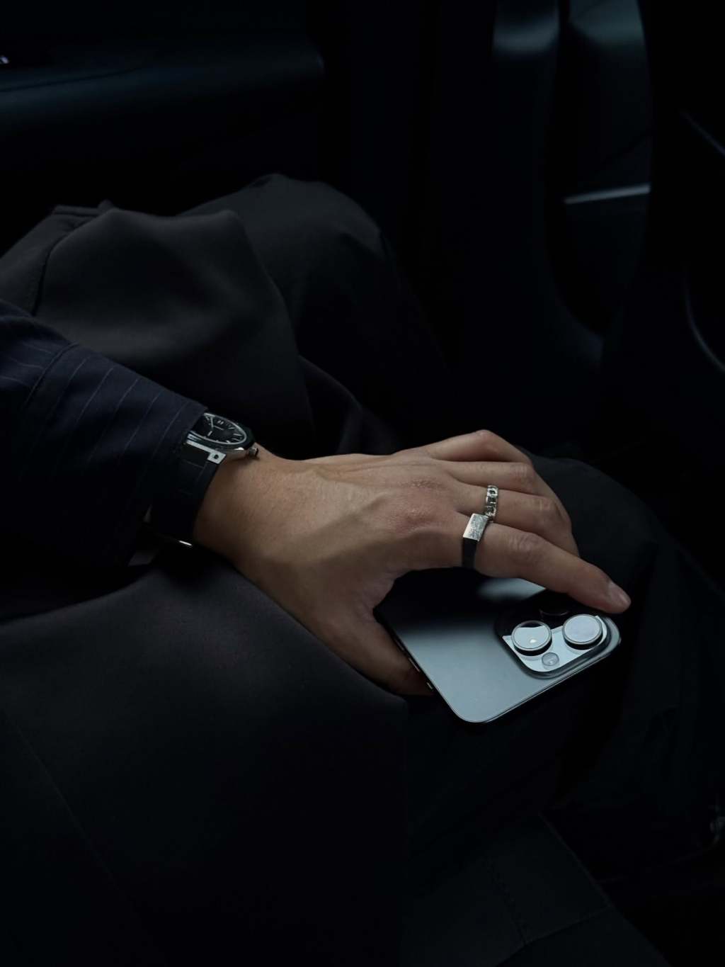 Cá Tháng 4: Đừng Lừa Dối Bản Thân Nữa – Bạn Đang “Bận Rộn” Hay Chỉ Đang “Mất Tập Trung”?